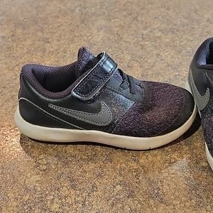 Toddler nike shoes 10c